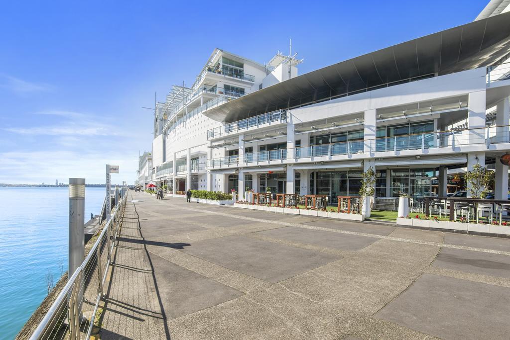 Waterfront Two Bedroom Apartment; Great Location! Auckland Rum bild